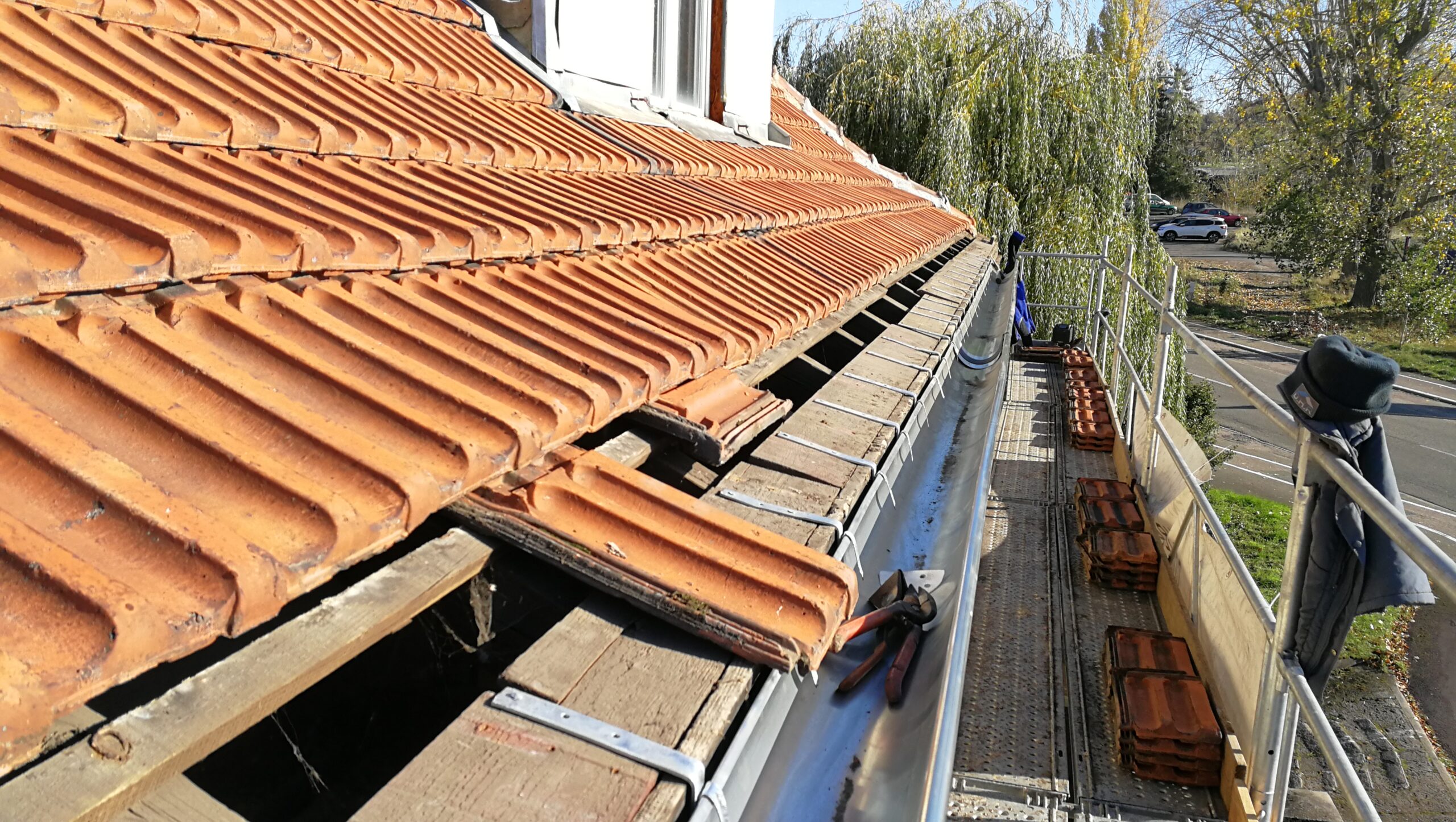 rénovation maison Moselle Sarreguemines - isolation combles Moselle Forbach - travaux toiture Moselle Thionville - couverture toiture zinc Moselle Metz - traitement humidité bâtiment Moselle Sarreguemines - étanchéité toiture Moselle Forbach - pose Velux Moselle Thionville - traitement charpente Moselle Metz - traitement façade et ravalement Moselle Sarreguemines - gouttières zinguerie Moselle Forbach - réparation toiture dégâts infiltration Moselle Thionville - démoussage toiture Moselle Metz - artisan rénovation local Moselle Sarreguemines - avis clients rénovation Moselle Forbach - chantier rénovation avant-après Moselle Thionville - devis rénovation maison Moselle Metz - expert rénovation thermique Moselle Sarreguemines - isolation laine soufflée Moselle Forbach - étanchéité membrane toiture Moselle Thionville