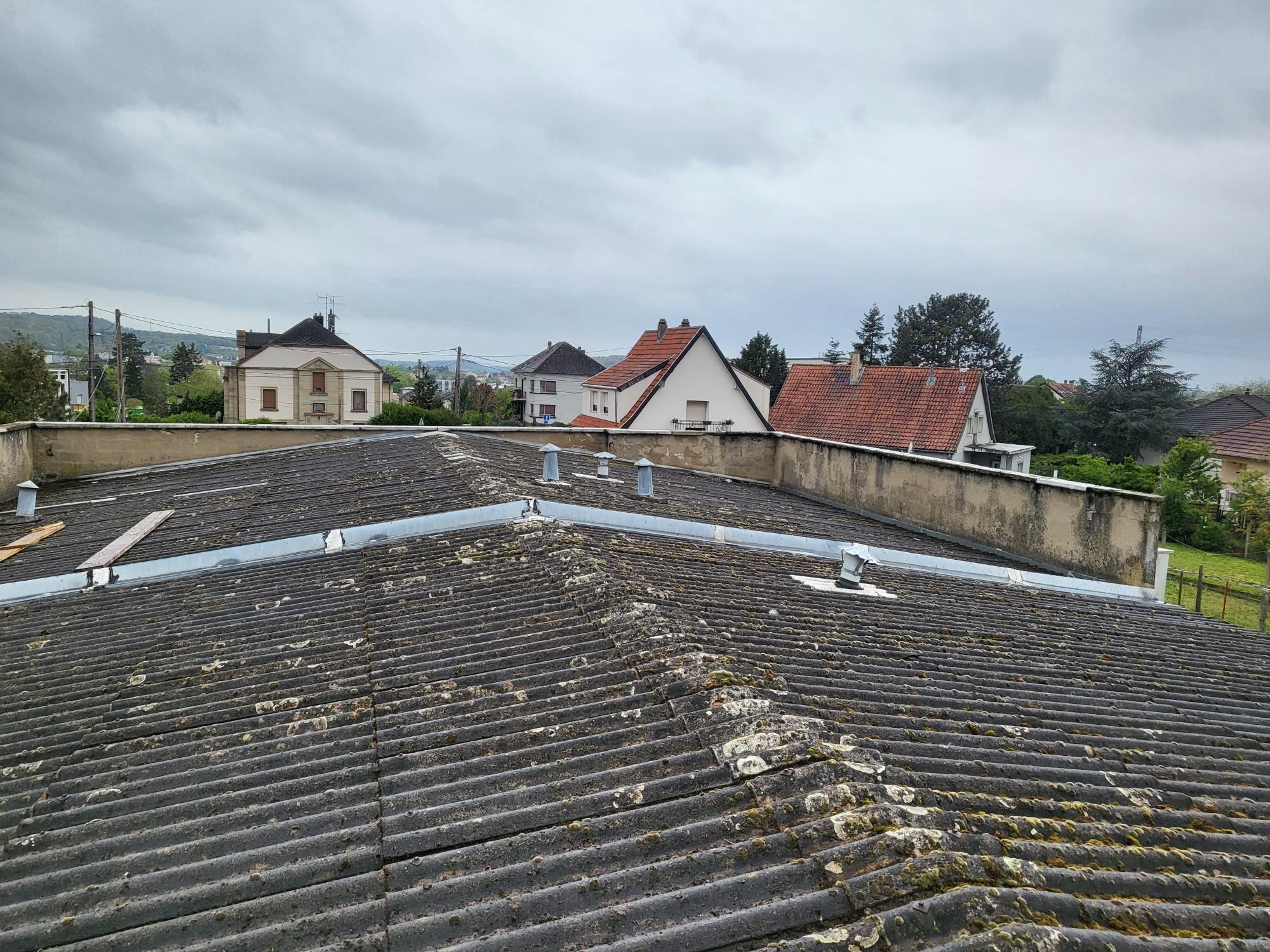 rénovation maison Moselle Sarreguemines - isolation combles Moselle Forbach - travaux toiture Moselle Thionville - couverture toiture zinc Moselle Metz - traitement humidité bâtiment Moselle Sarreguemines - étanchéité toiture Moselle Forbach - pose Velux Moselle Thionville - traitement charpente Moselle Metz - traitement façade et ravalement Moselle Sarreguemines - gouttières zinguerie Moselle Forbach - réparation toiture dégâts infiltration Moselle Thionville - démoussage toiture Moselle Metz - artisan rénovation local Moselle Sarreguemines - avis clients rénovation Moselle Forbach - chantier rénovation avant-après Moselle Thionville - devis rénovation maison Moselle Metz - expert rénovation thermique Moselle Sarreguemines - isolation laine soufflée Moselle Forbach - étanchéité membrane toiture Moselle Thionville