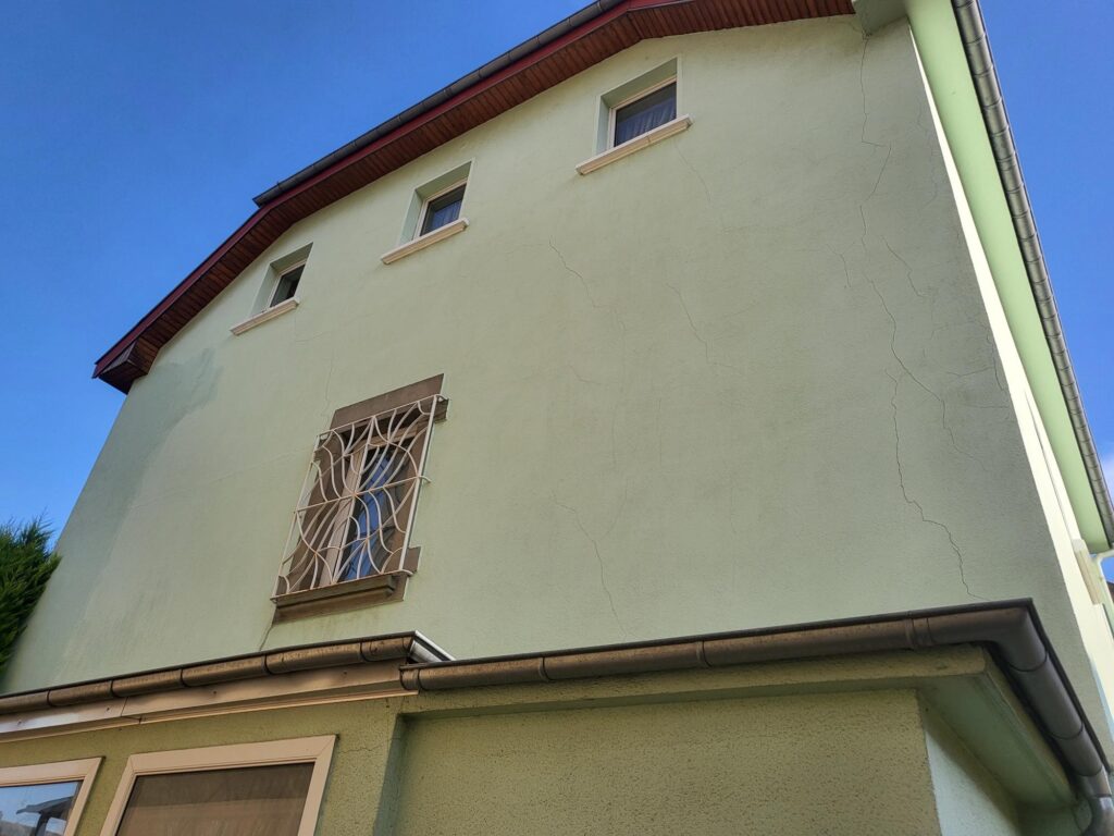 rénovation maison Moselle Sarreguemines - isolation combles Moselle Forbach - travaux toiture Moselle Thionville - couverture toiture zinc Moselle Metz - traitement humidité bâtiment Moselle Sarreguemines - étanchéité toiture Moselle Forbach - pose Velux Moselle Thionville - traitement charpente Moselle Metz - traitement façade et ravalement Moselle Sarreguemines - gouttières zinguerie Moselle Forbach - réparation toiture dégâts infiltration Moselle Thionville - démoussage toiture Moselle Metz - artisan rénovation local Moselle Sarreguemines - avis clients rénovation Moselle Forbach - chantier rénovation avant-après Moselle Thionville - devis rénovation maison Moselle Metz - expert rénovation thermique Moselle Sarreguemines - isolation laine soufflée Moselle Forbach - étanchéité membrane toiture Moselle Thionville