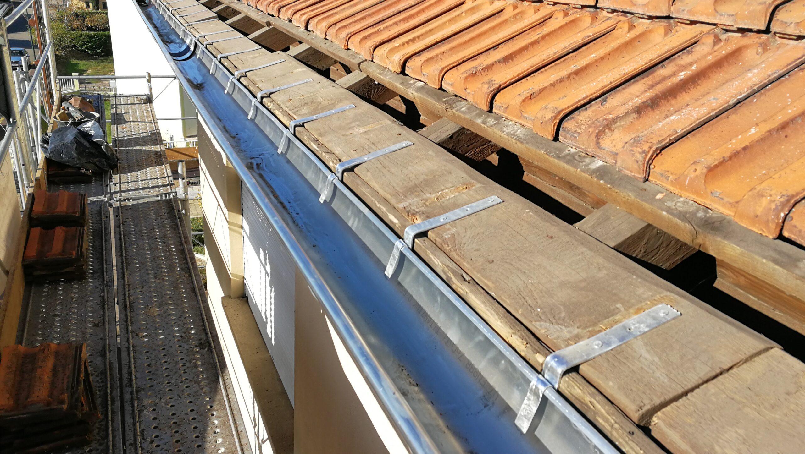 rénovation maison Moselle Sarreguemines - isolation combles Moselle Forbach - travaux toiture Moselle Thionville - couverture toiture zinc Moselle Metz - traitement humidité bâtiment Moselle Sarreguemines - étanchéité toiture Moselle Forbach - pose Velux Moselle Thionville - traitement charpente Moselle Metz - traitement façade et ravalement Moselle Sarreguemines - gouttières zinguerie Moselle Forbach - réparation toiture dégâts infiltration Moselle Thionville - démoussage toiture Moselle Metz - artisan rénovation local Moselle Sarreguemines - avis clients rénovation Moselle Forbach - chantier rénovation avant-après Moselle Thionville - devis rénovation maison Moselle Metz - expert rénovation thermique Moselle Sarreguemines - isolation laine soufflée Moselle Forbach - étanchéité membrane toiture Moselle Thionville