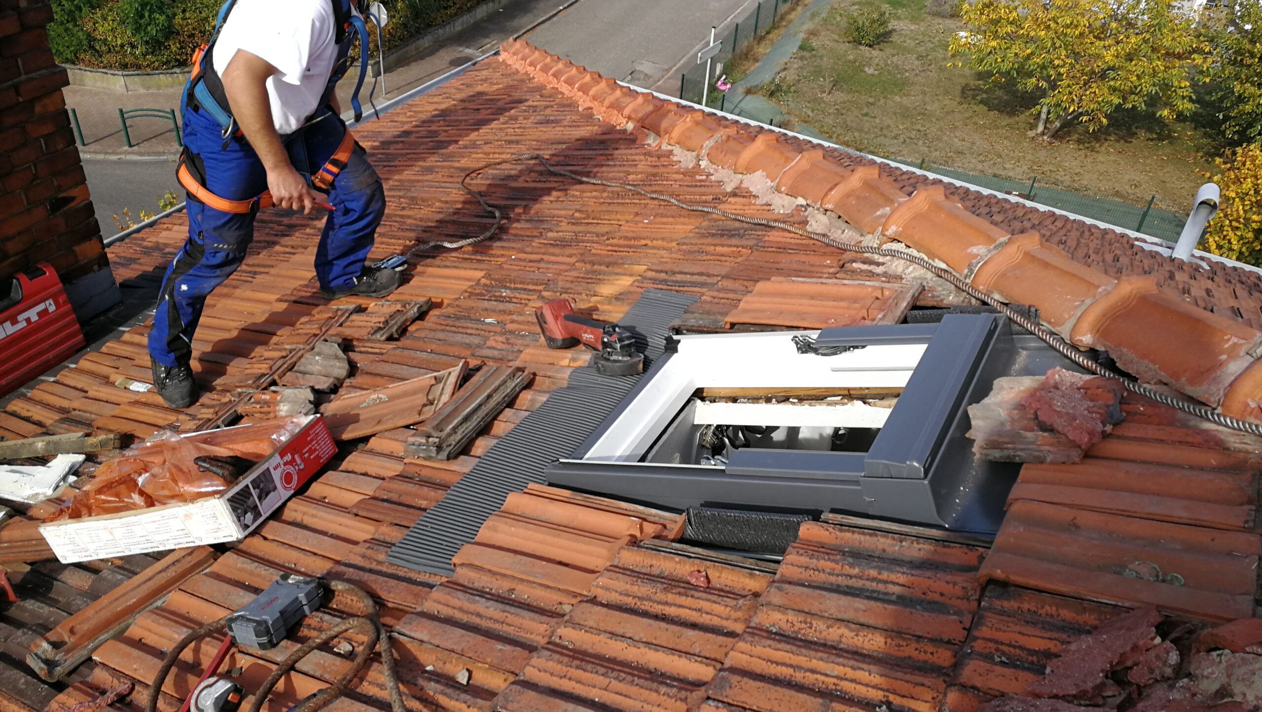 rénovation maison Moselle Sarreguemines - isolation combles Moselle Forbach - travaux toiture Moselle Thionville - couverture toiture zinc Moselle Metz - traitement humidité bâtiment Moselle Sarreguemines - étanchéité toiture Moselle Forbach - pose Velux Moselle Thionville - traitement charpente Moselle Metz - traitement façade et ravalement Moselle Sarreguemines - gouttières zinguerie Moselle Forbach - réparation toiture dégâts infiltration Moselle Thionville - démoussage toiture Moselle Metz - artisan rénovation local Moselle Sarreguemines - avis clients rénovation Moselle Forbach - chantier rénovation avant-après Moselle Thionville - devis rénovation maison Moselle Metz - expert rénovation thermique Moselle Sarreguemines - isolation laine soufflée Moselle Forbach - étanchéité membrane toiture Moselle Thionville