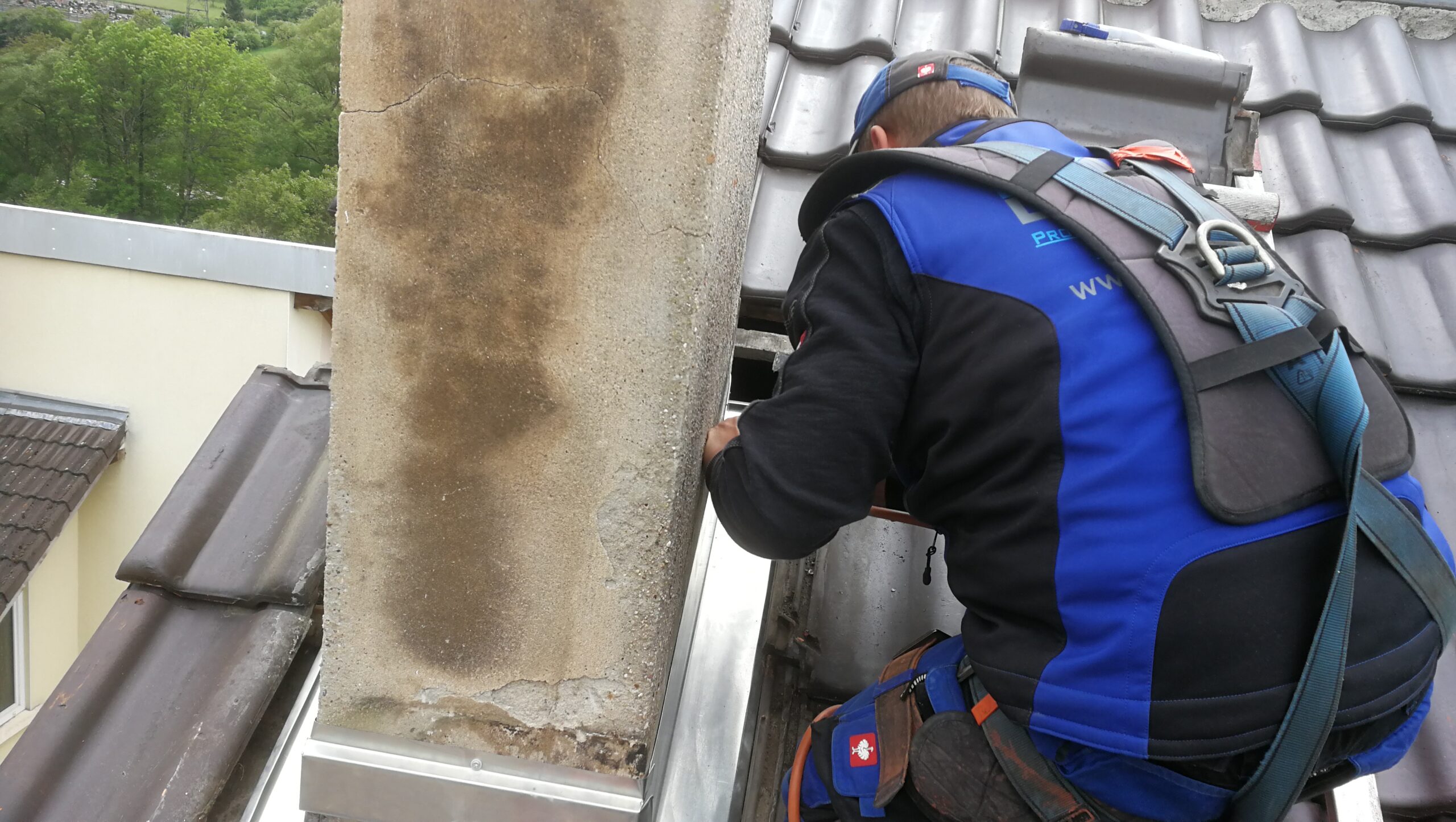 rénovation maison Moselle Sarreguemines - isolation combles Moselle Forbach - travaux toiture Moselle Thionville - couverture toiture zinc Moselle Metz - traitement humidité bâtiment Moselle Sarreguemines - étanchéité toiture Moselle Forbach - pose Velux Moselle Thionville - traitement charpente Moselle Metz - traitement façade et ravalement Moselle Sarreguemines - gouttières zinguerie Moselle Forbach - réparation toiture dégâts infiltration Moselle Thionville - démoussage toiture Moselle Metz - artisan rénovation local Moselle Sarreguemines - avis clients rénovation Moselle Forbach - chantier rénovation avant-après Moselle Thionville - devis rénovation maison Moselle Metz - expert rénovation thermique Moselle Sarreguemines - isolation laine soufflée Moselle Forbach - étanchéité membrane toiture Moselle Thionville